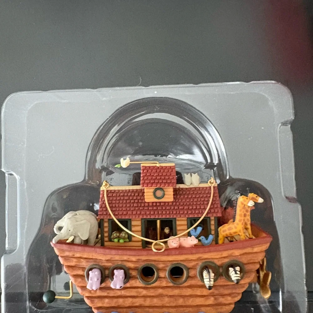 Hallmark Noah's Ark 2004 Christmas Tree Ornament- Like New